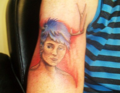 Pardon the blurriness. Cap is done. The final cleanup hasn't happened so some rogue red is smeared over his face. Just a bit more work on the background needed.